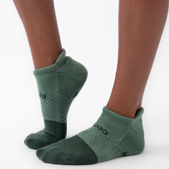 COZY EARTH Essential Ankle Socks, 4 pack Size S in Spruce/Eclipse NWT - Picture 3 of 9